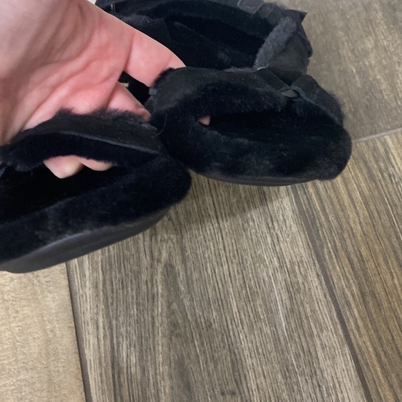 Vionic Viva faux fur sandals size 9. - Picture 3 of 11